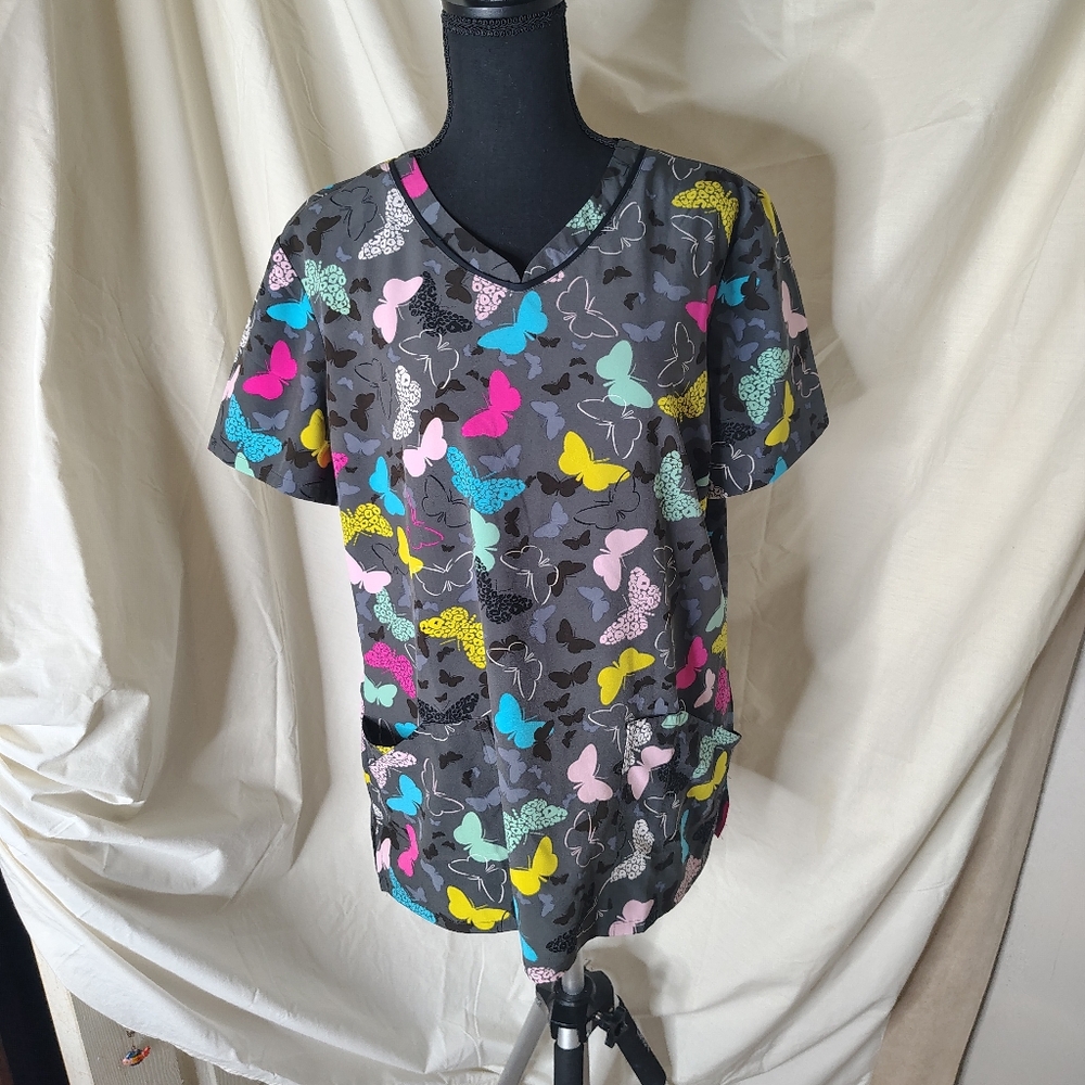Butterfly Print Scrub Top & 5 More